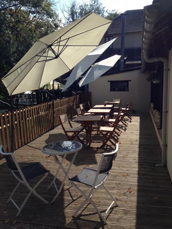 Logis - Hotel & Restaurant Moulin Des Forges Saint-Omer-en-Chaussée Exterior foto